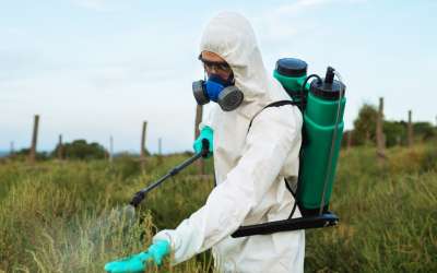 Agricultural spray units that make applying pesticide or weedicide easy